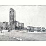 Nel secondo Dopoguerra il sogno di una �grande Bari� ritorna, ma in termini decisamente diversi. Tra le �ispirazioni� pi� radicali quella di Marino Lopopolo, che 1949 voleva piazzare un palazzo di dimensioni colossali in piazza del Ferrarese, andando a demolire Mercato del pesce, Sala Murat e Teatro Margherita